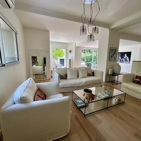 Villa Tres Agreable Et Spacieuse Avec Piscine, Jardin Et Clim