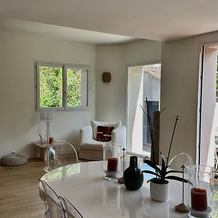 Βίλα Tres Agreable Et Spacieuse Avec Piscine, Jardin Et Clim Λε Κανέ