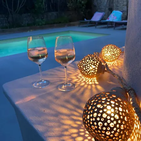 Très Et Spacieuse Avec Piscine, Jardin Et Clim *