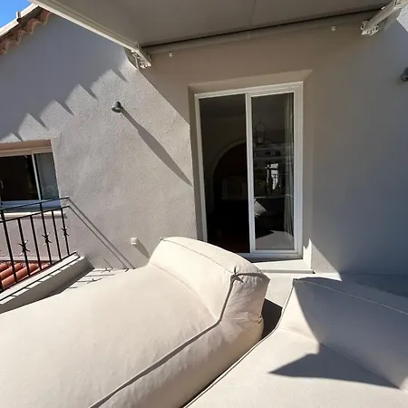 Βίλα Tres Agreable Et Spacieuse Avec Piscine, Jardin Et Clim