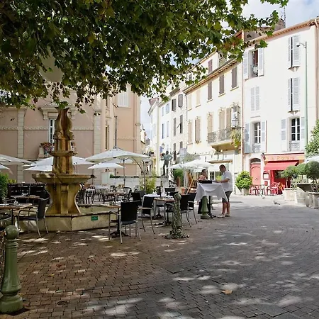 Tres Agreable Et Spacieuse Avec Piscine, Jardin Et Clim *