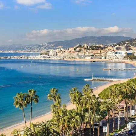 Très Et Spacieuse Avec Piscine, Jardin Et Clim